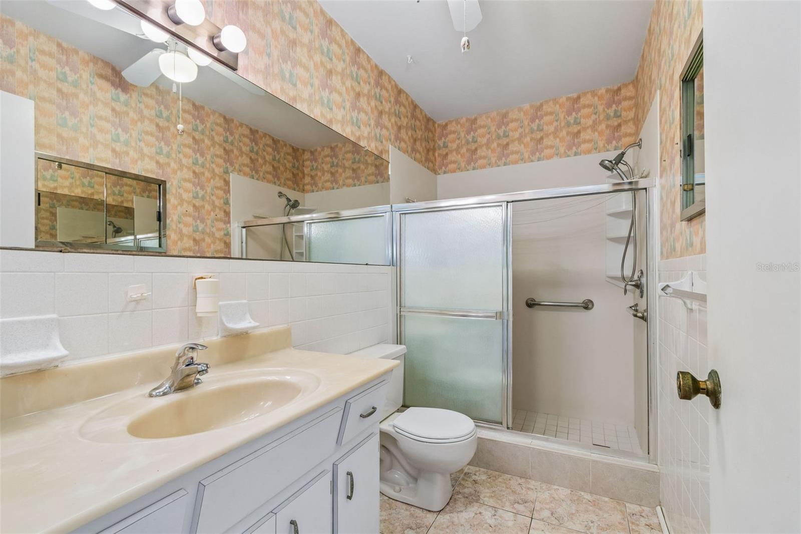 ON TOP OF THE WORLD - Residential