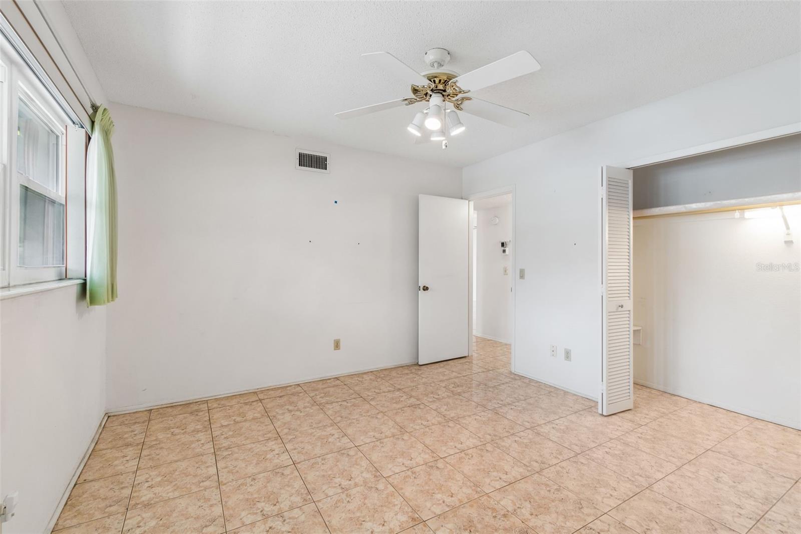 ON TOP OF THE WORLD - Residential