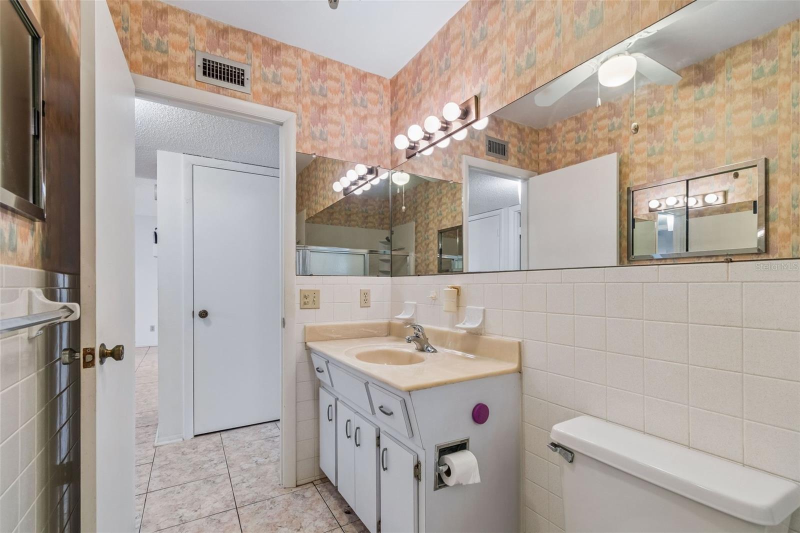 ON TOP OF THE WORLD - Residential