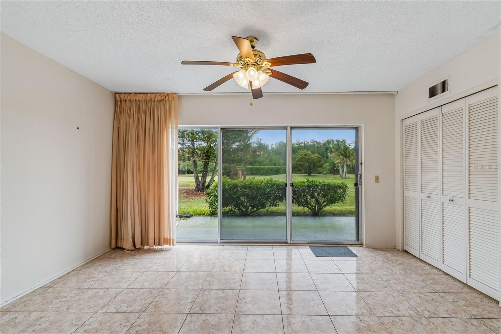 ON TOP OF THE WORLD - Residential