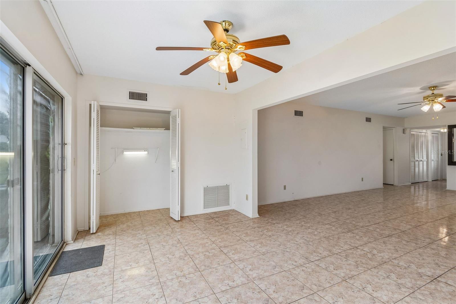 ON TOP OF THE WORLD - Residential