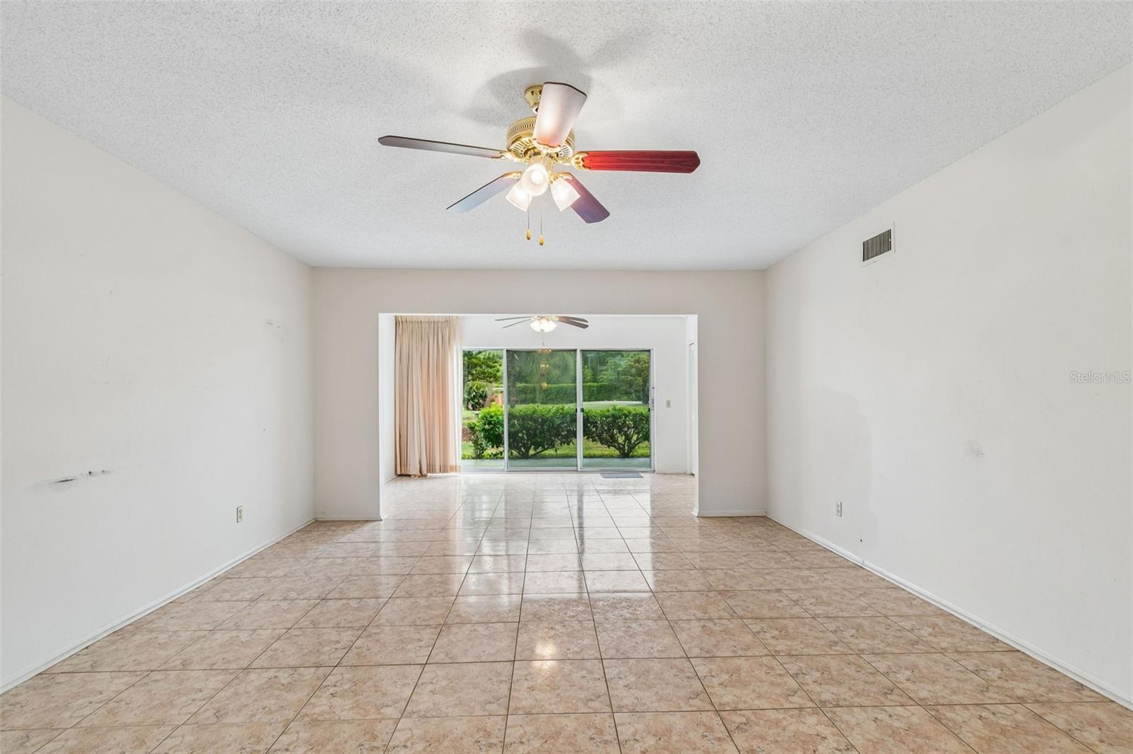 ON TOP OF THE WORLD - Residential