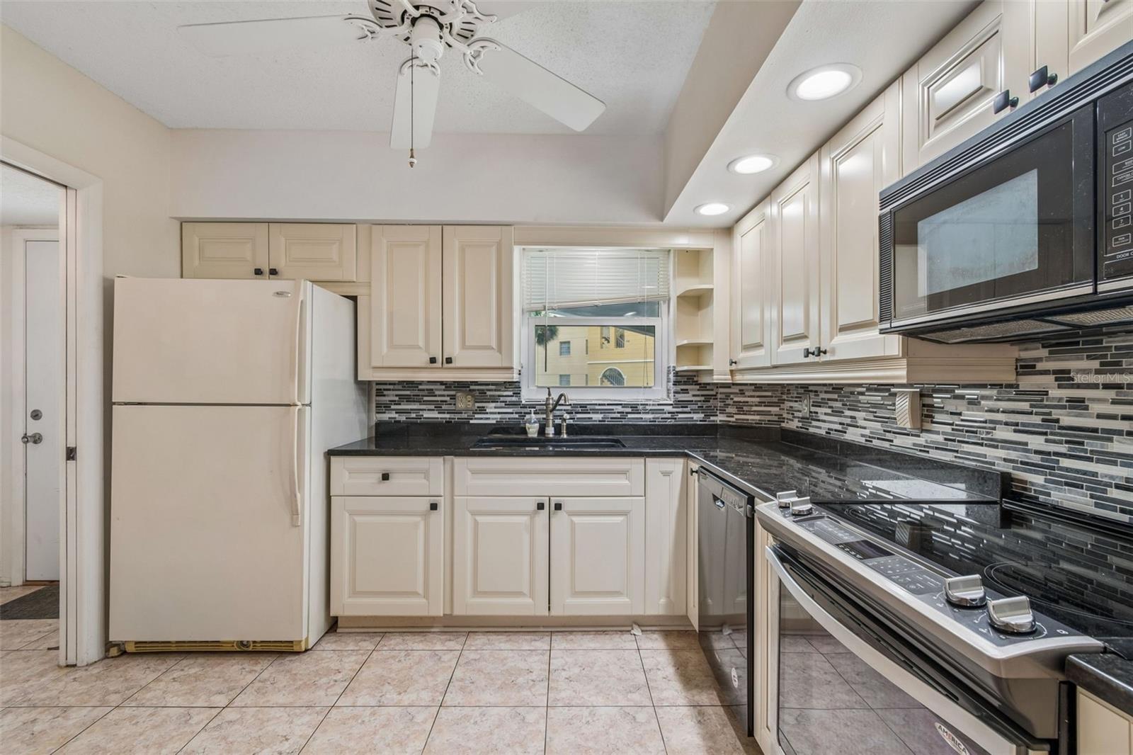 ON TOP OF THE WORLD - Residential