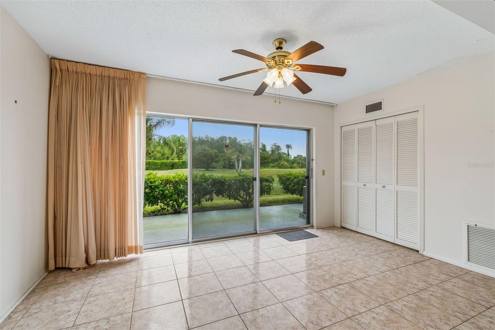 ON TOP OF THE WORLD - Residential