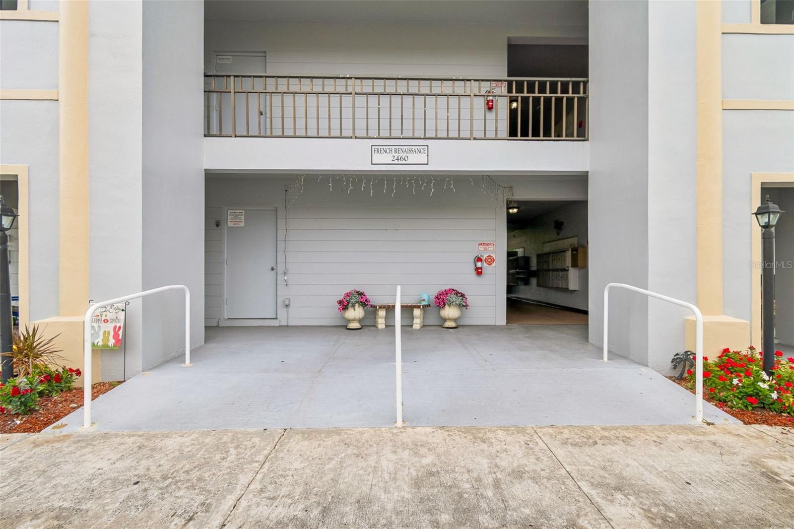 ON TOP OF THE WORLD - Residential