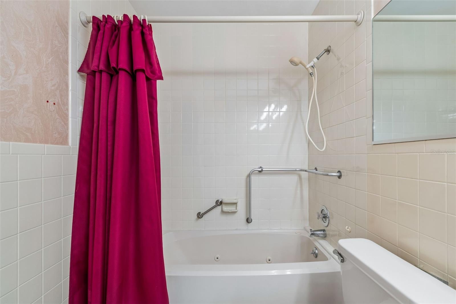 ON TOP OF THE WORLD - Residential