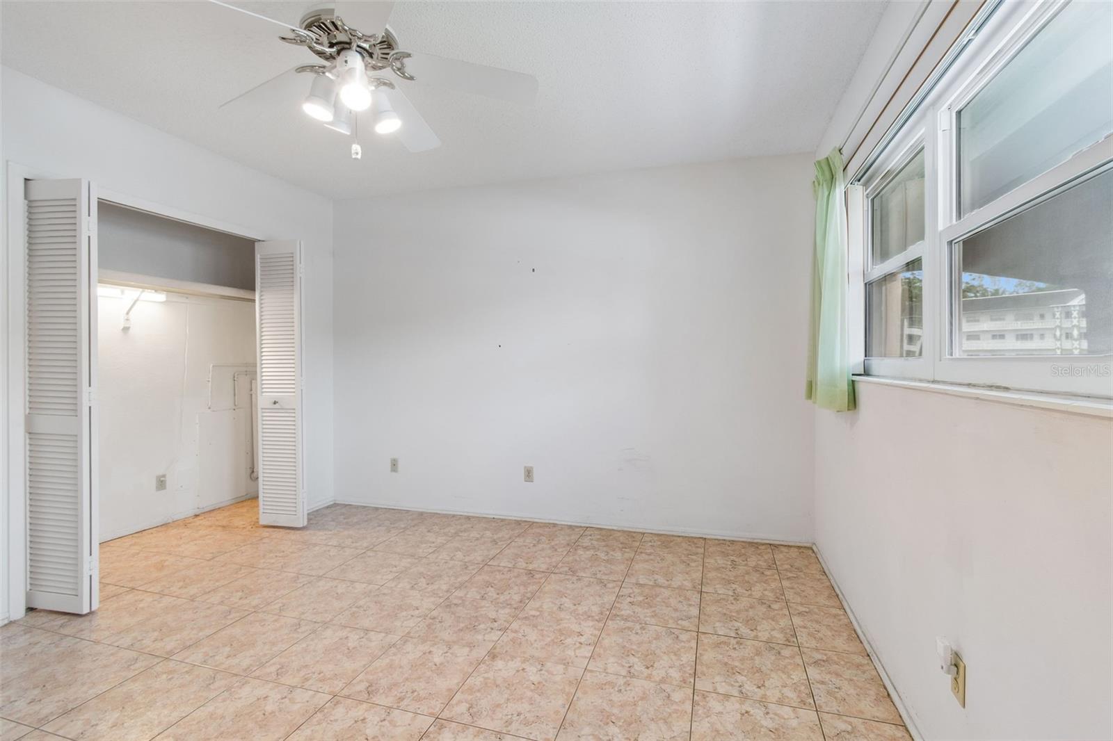 ON TOP OF THE WORLD - Residential