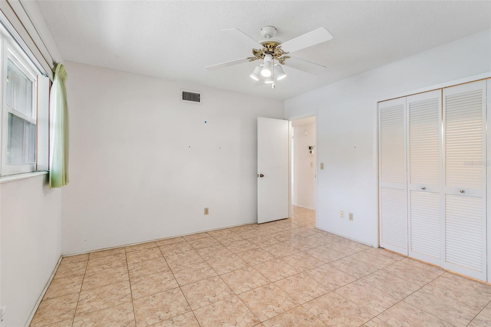 ON TOP OF THE WORLD - Residential