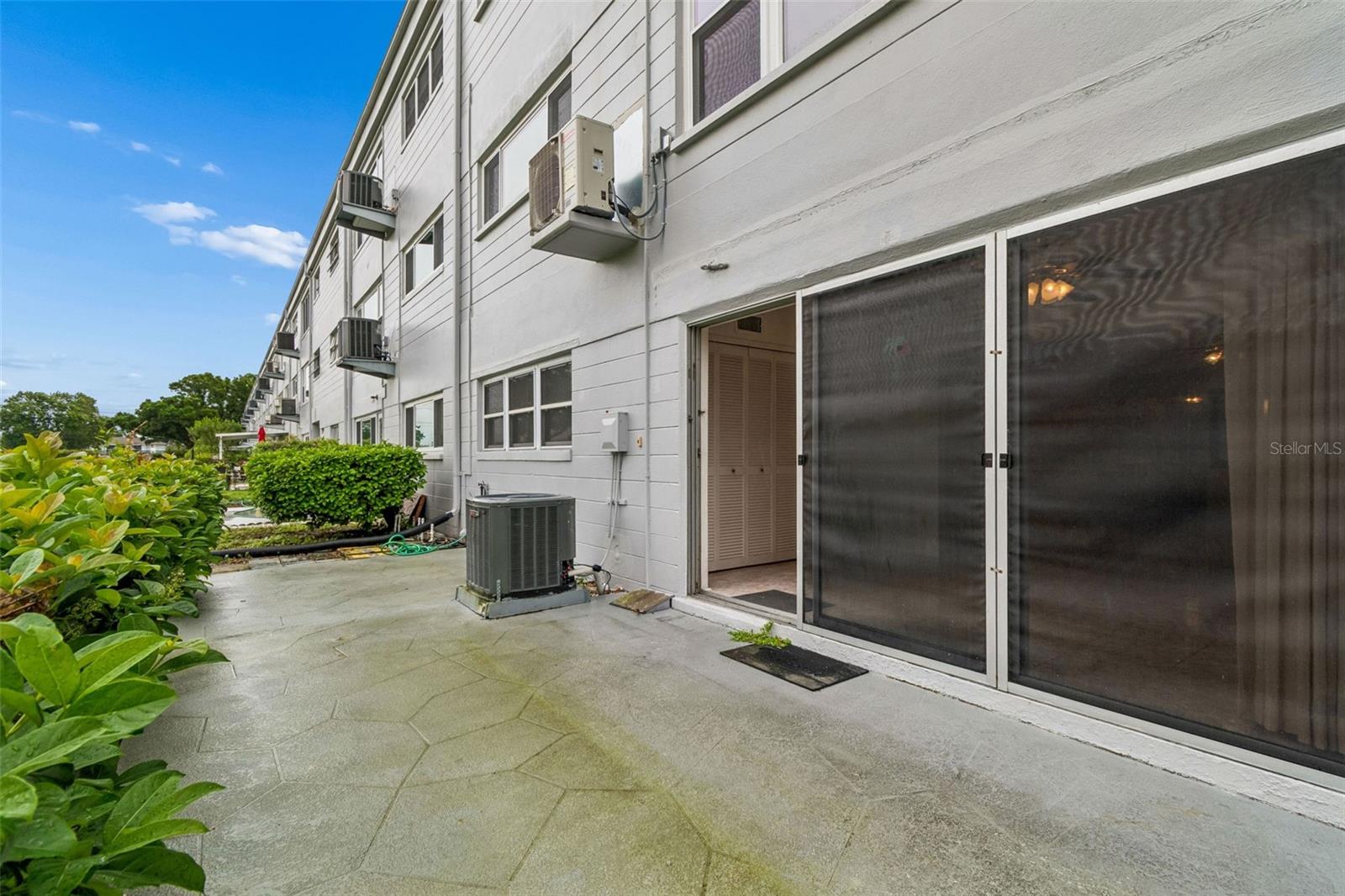 ON TOP OF THE WORLD - Residential