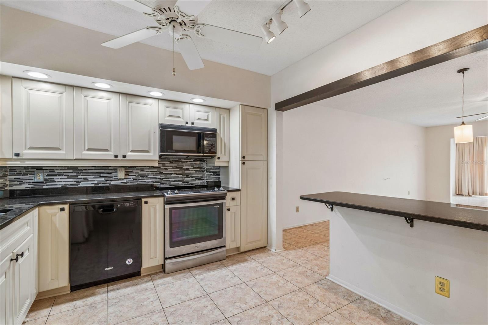 ON TOP OF THE WORLD - Residential