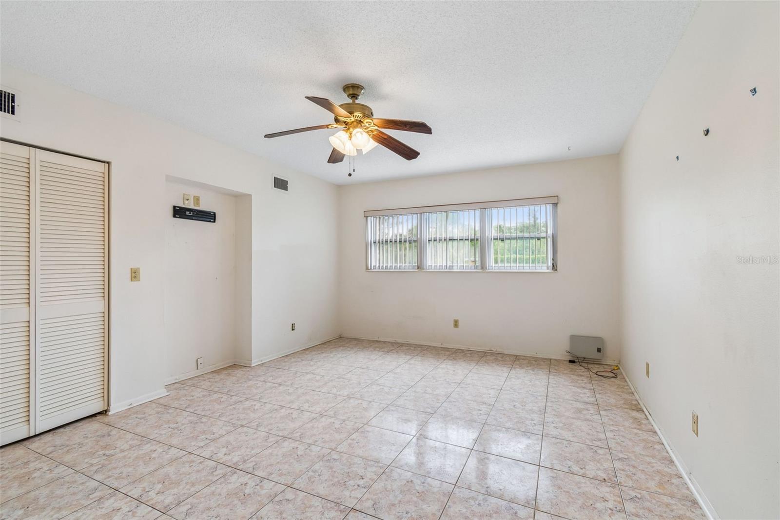 ON TOP OF THE WORLD - Residential