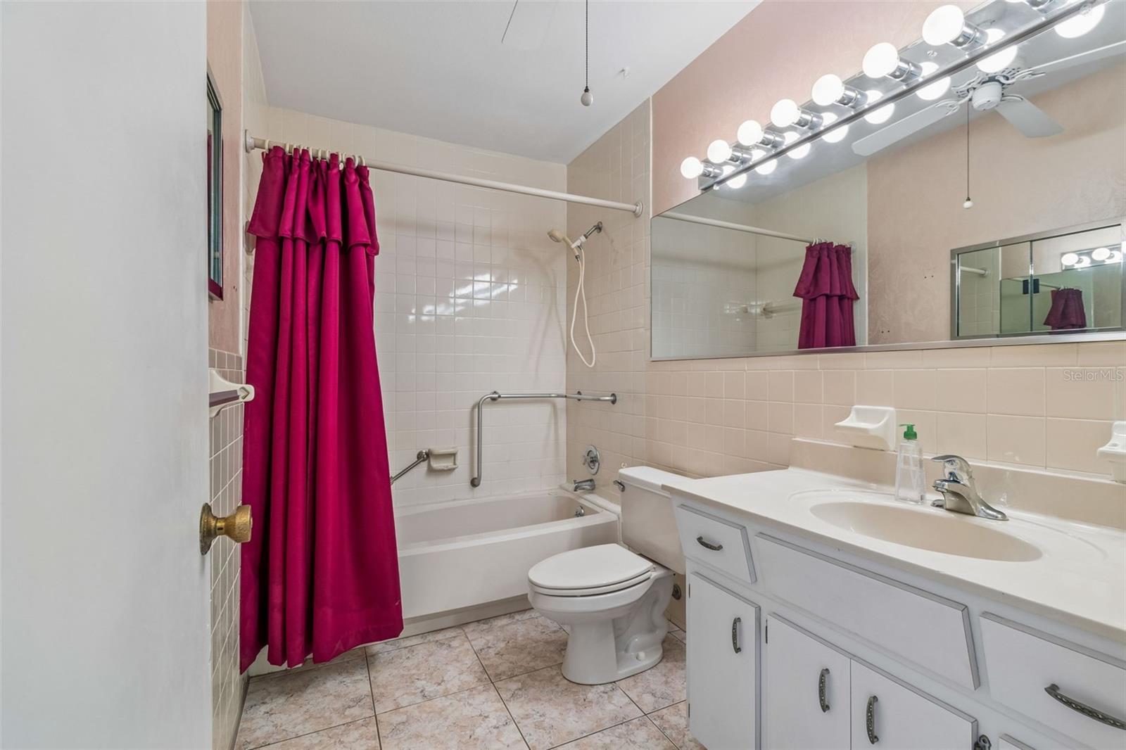 ON TOP OF THE WORLD - Residential