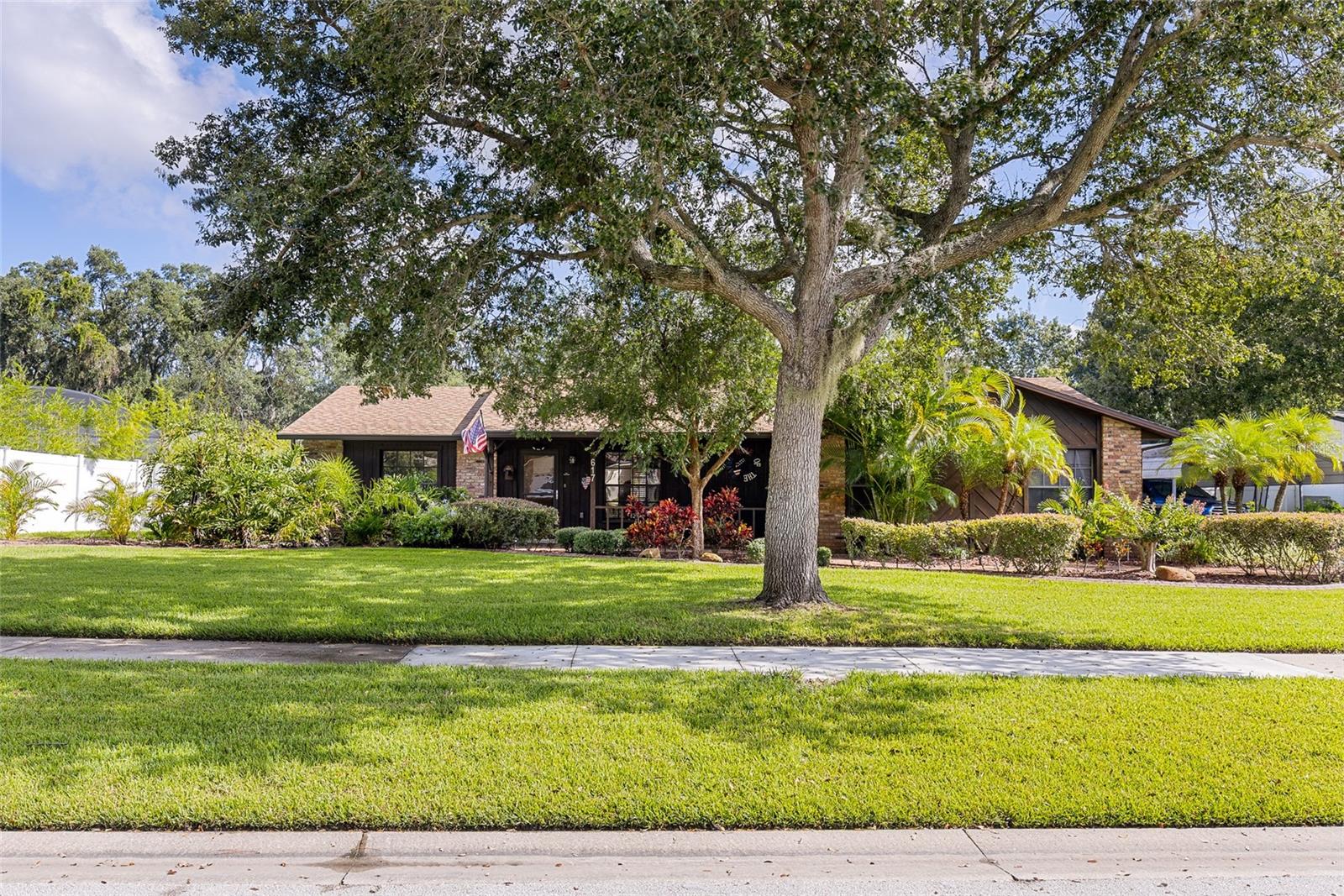 617 GLENVIEW DRIVE