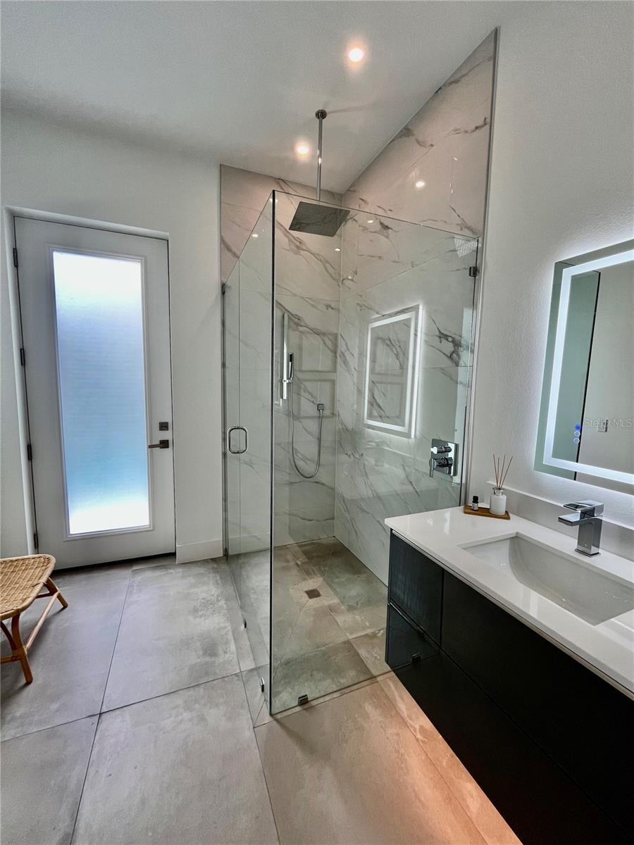 SOUTH GATE - Residential