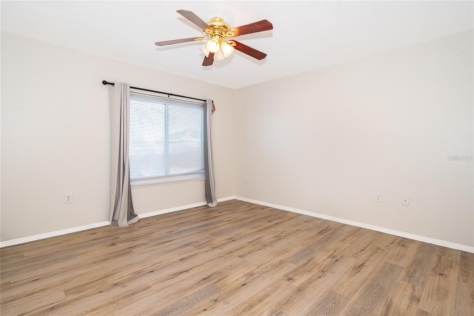 SANDPOINT AT MEADOW WOODS - Residential