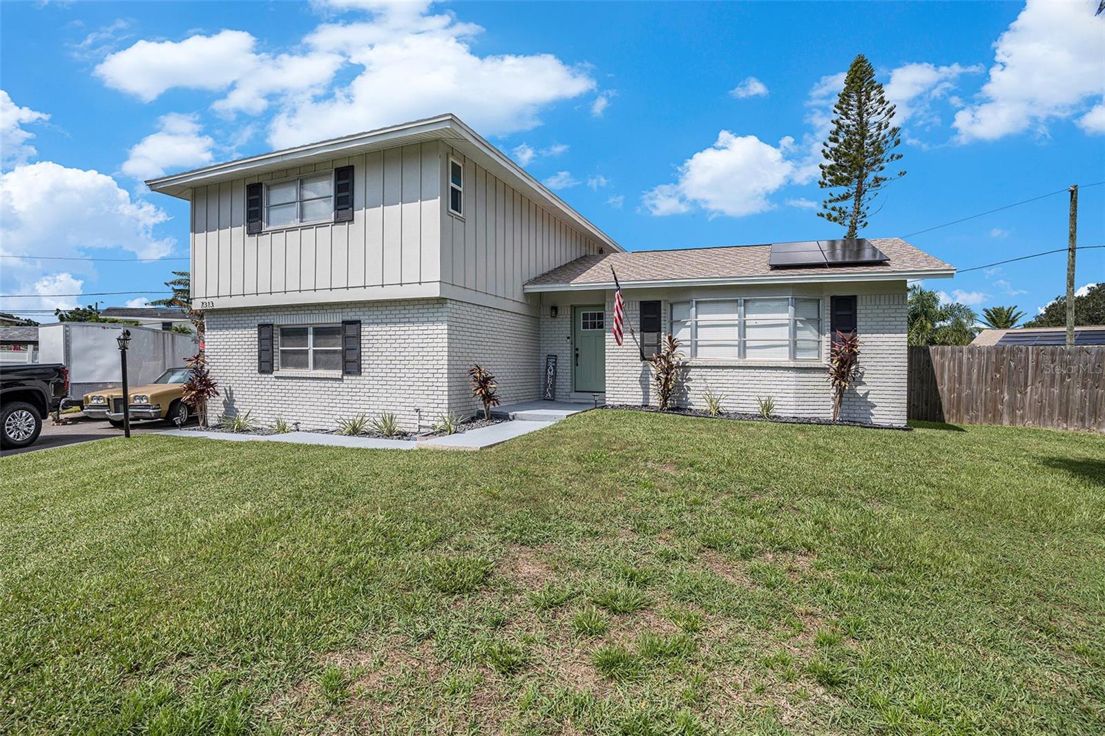 7313 LEXINGTON LANE