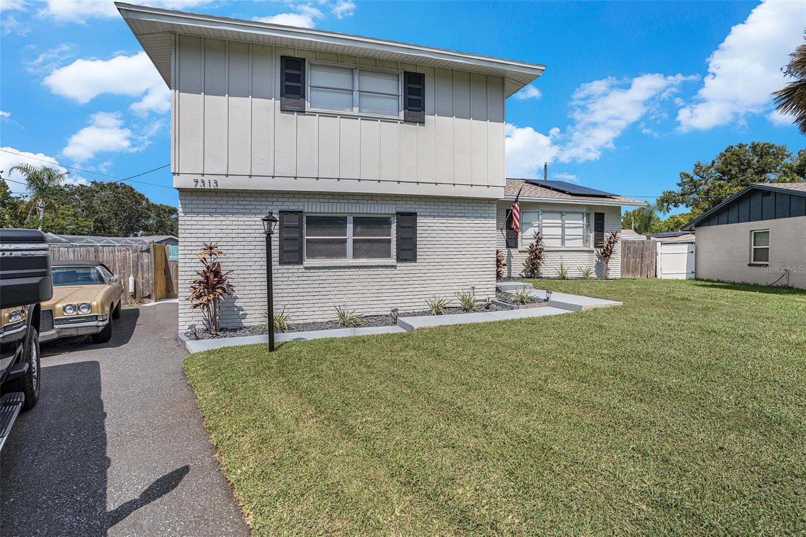 7313 LEXINGTON LANE