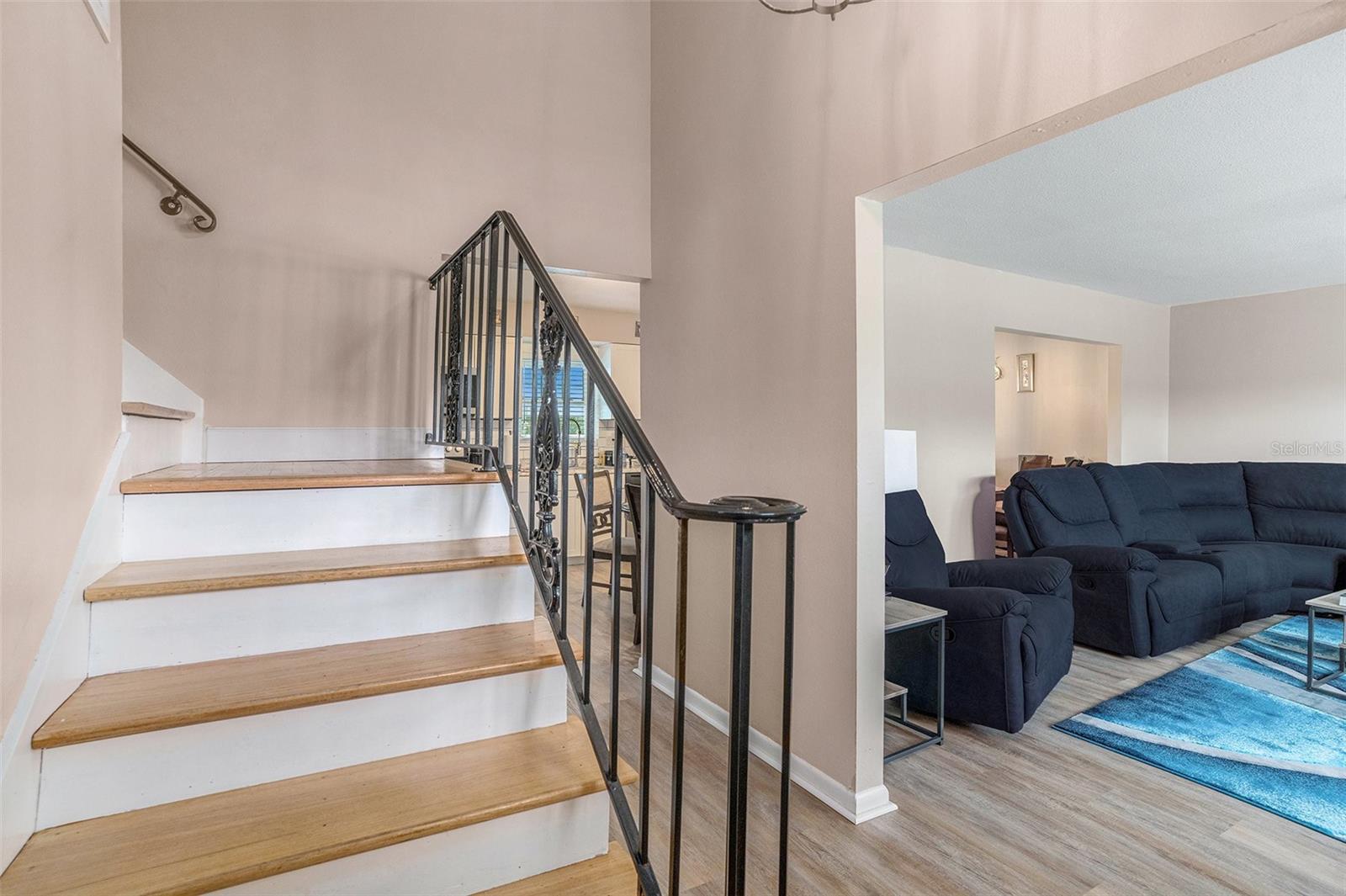 7313 LEXINGTON LANE
