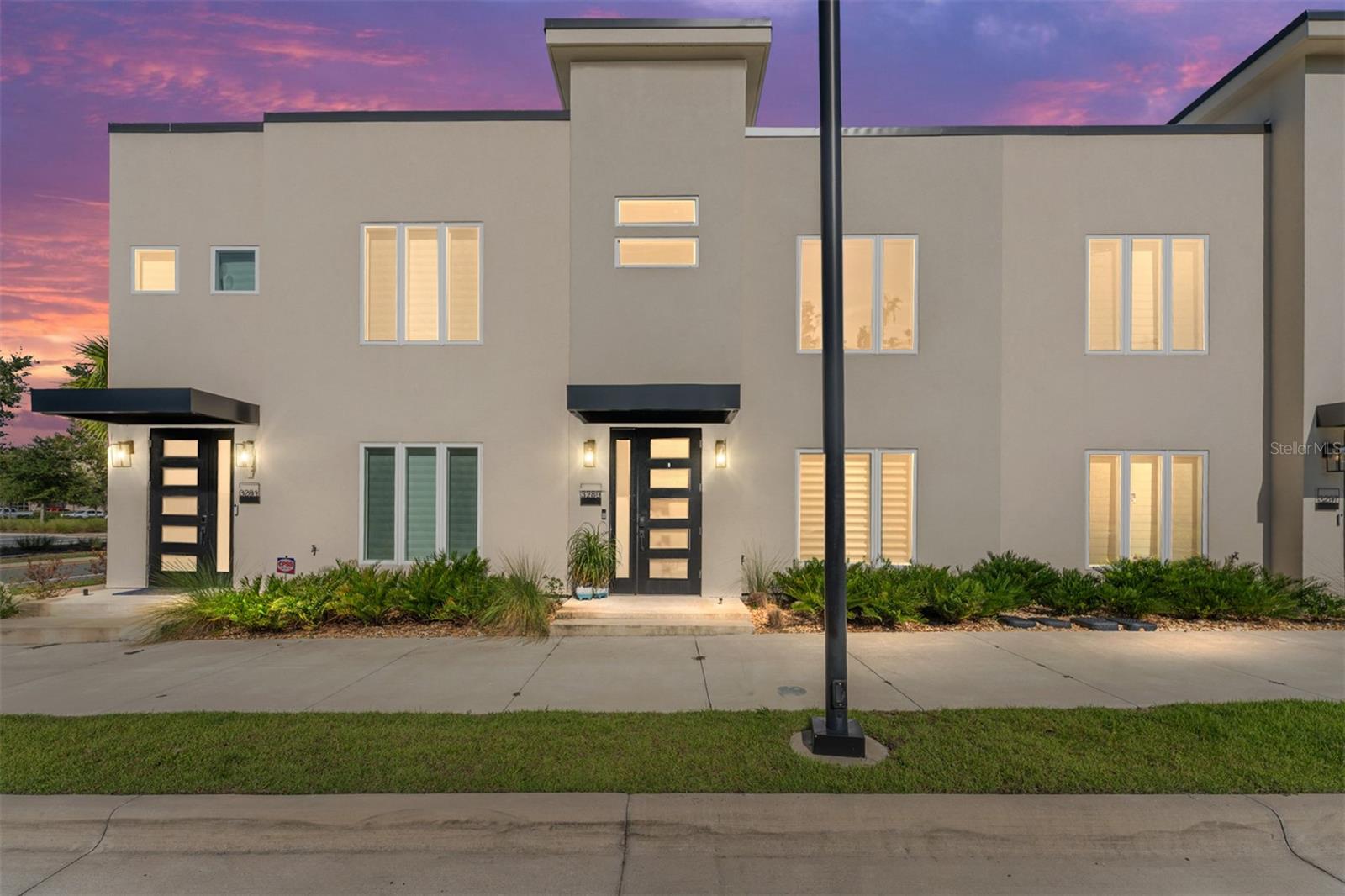 A gem just 2 minutes walking from Celebration Pointe and all its entertainment options. This townhouse features 3 bedrooms, 2 bathrooms upstairs and a powder room in the first floor. Bathrooms with high-end finishes. Two of the closets have been upgraded. Large windows bring in plenty of natural light. On the lower level, an open-concept living area with vinyl flooring and stainless steel appliances. A charming outdoor patio with epoxy flooring, along with a garage space also finished with epoxy. Built with energy-efficient materials and a modern aesthetic, this home offers a prime location close to various markets, a movie theater, restaurants, and the best shopping available in Gainesville. Easy transport to the games as a perfect place to tailgate before them! Why stay in a hotel when this can be yours? The community offers a pool, a barbecue area, and a spa. In the center of the community, there is a charming little square.