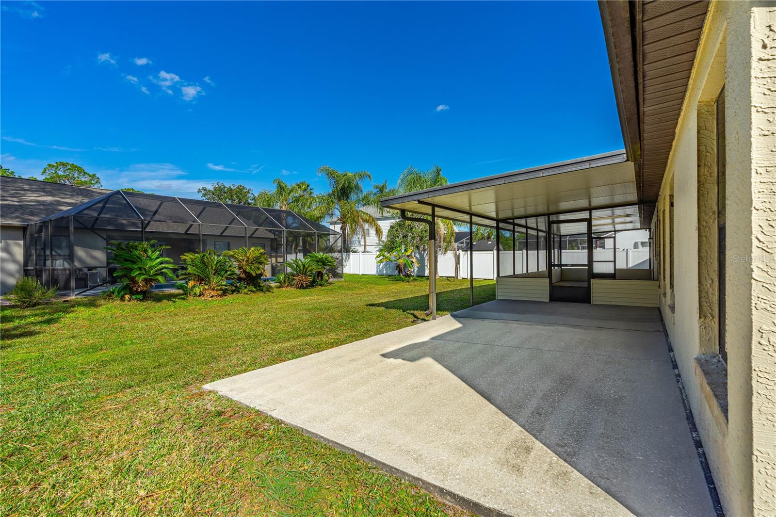 1392 SURREY PARK DRIVE