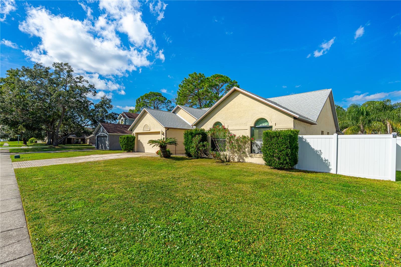 1392 SURREY PARK DRIVE