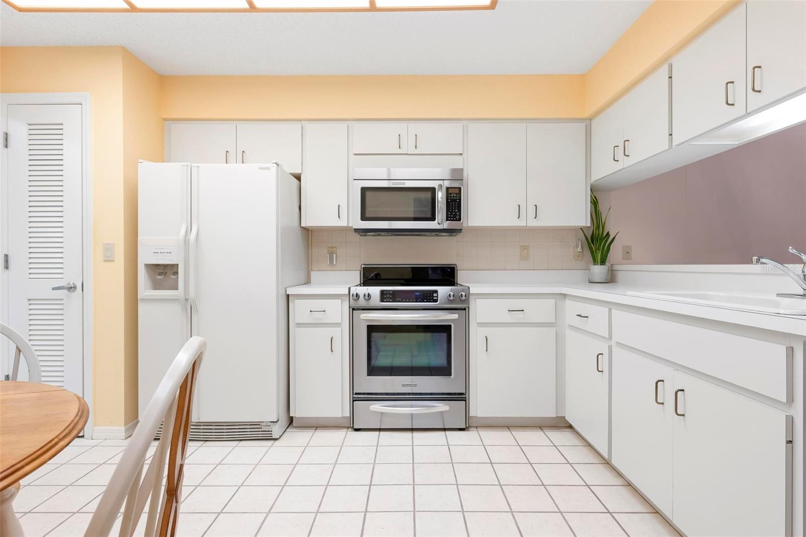 LAKESHORE VILLAGE - Residential