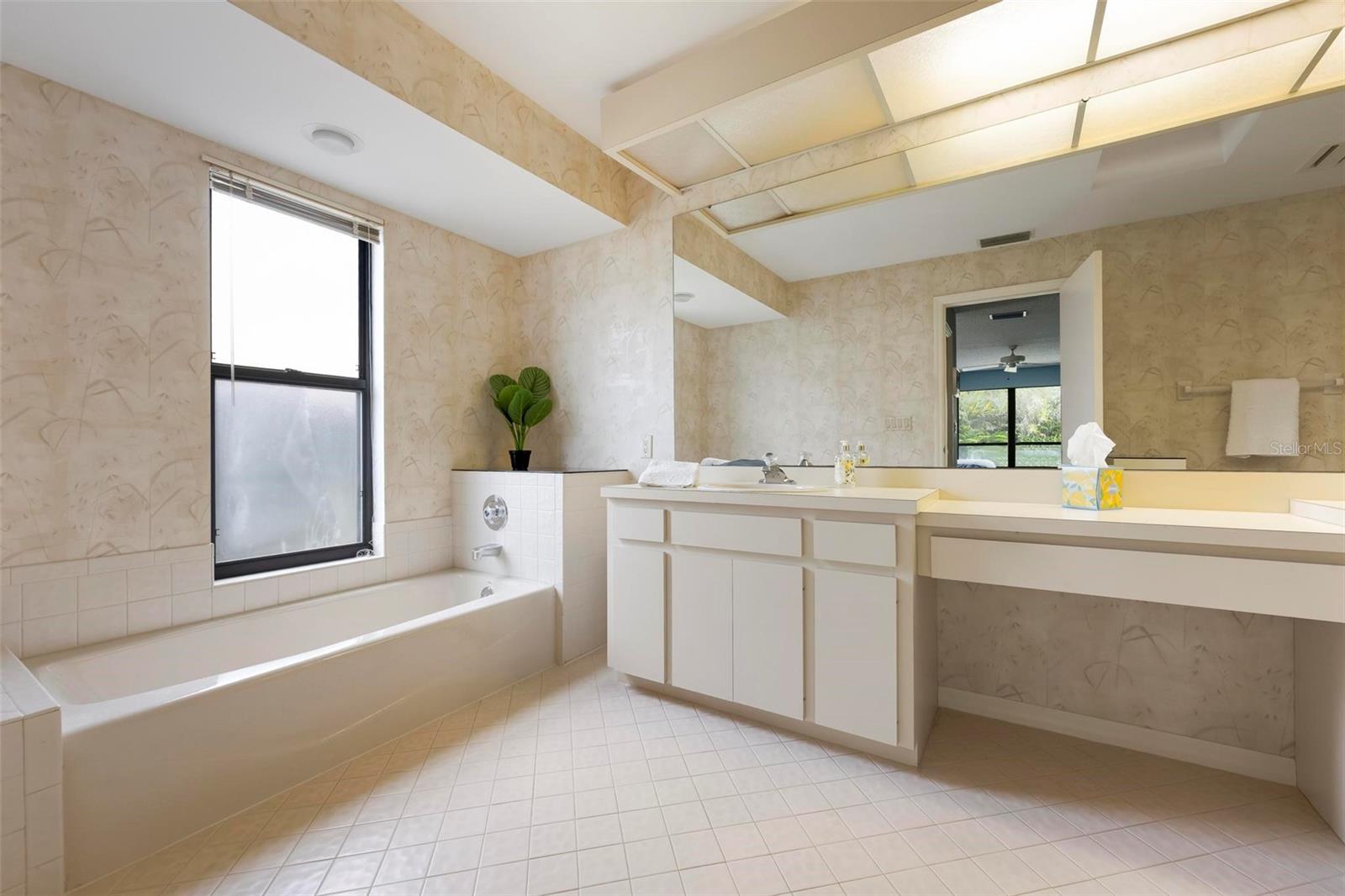 LAKESHORE VILLAGE - Residential