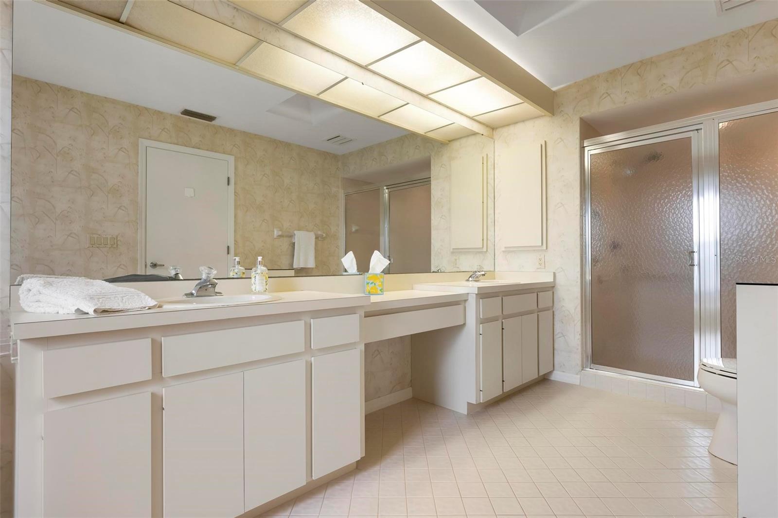 LAKESHORE VILLAGE - Residential