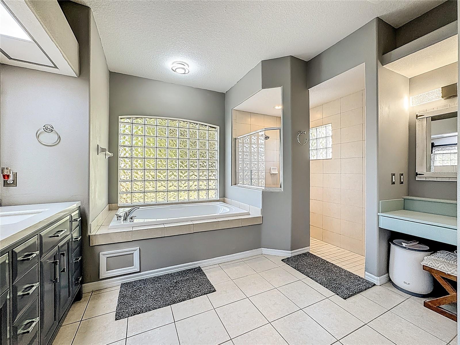 FOXBROOK PH I - Residential