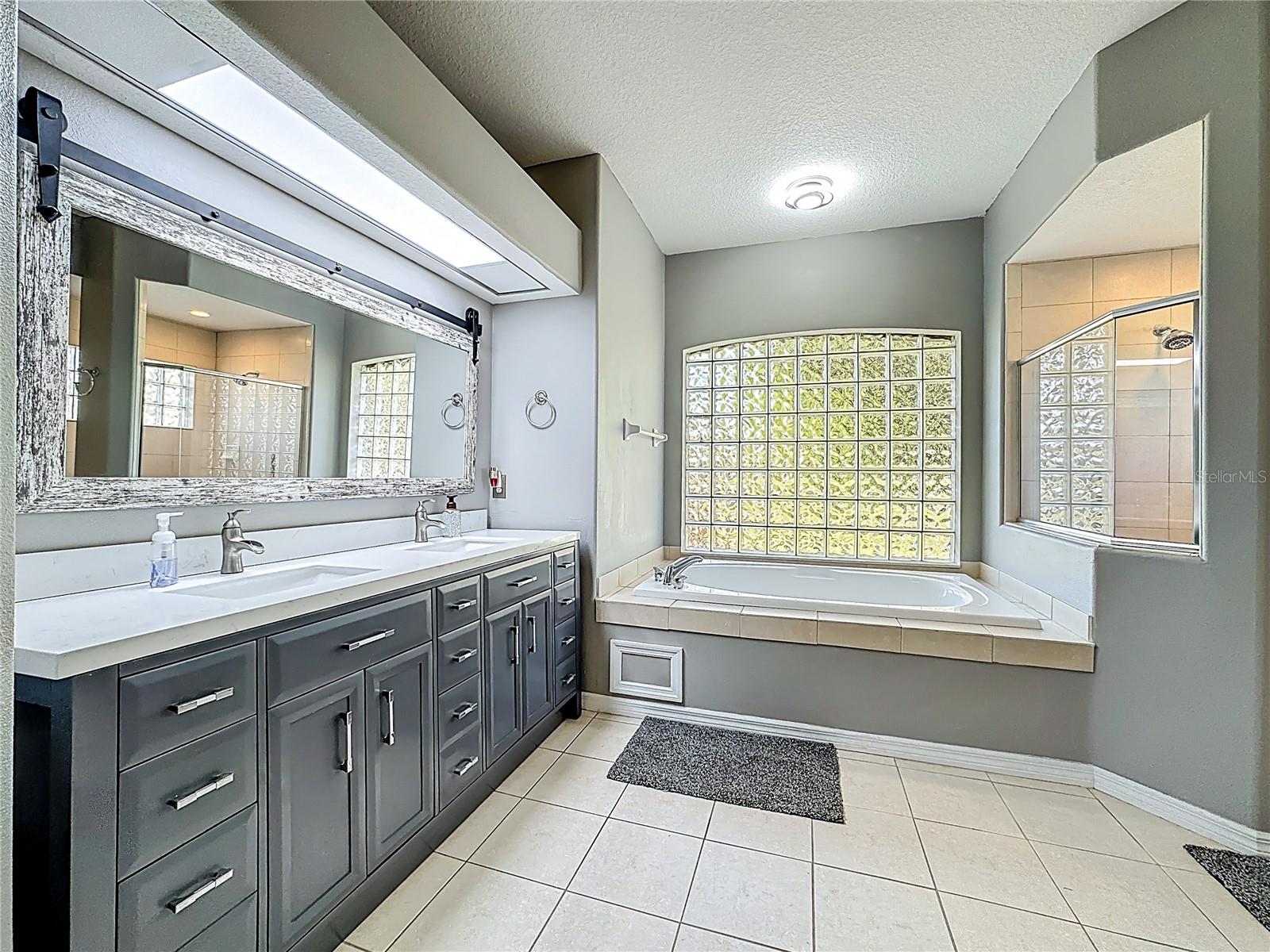 FOXBROOK PH I - Residential