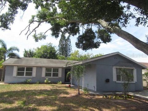 Photo of 1090 16th Avenue SW, Largo, FL 33770 (MLS # TB8512443)