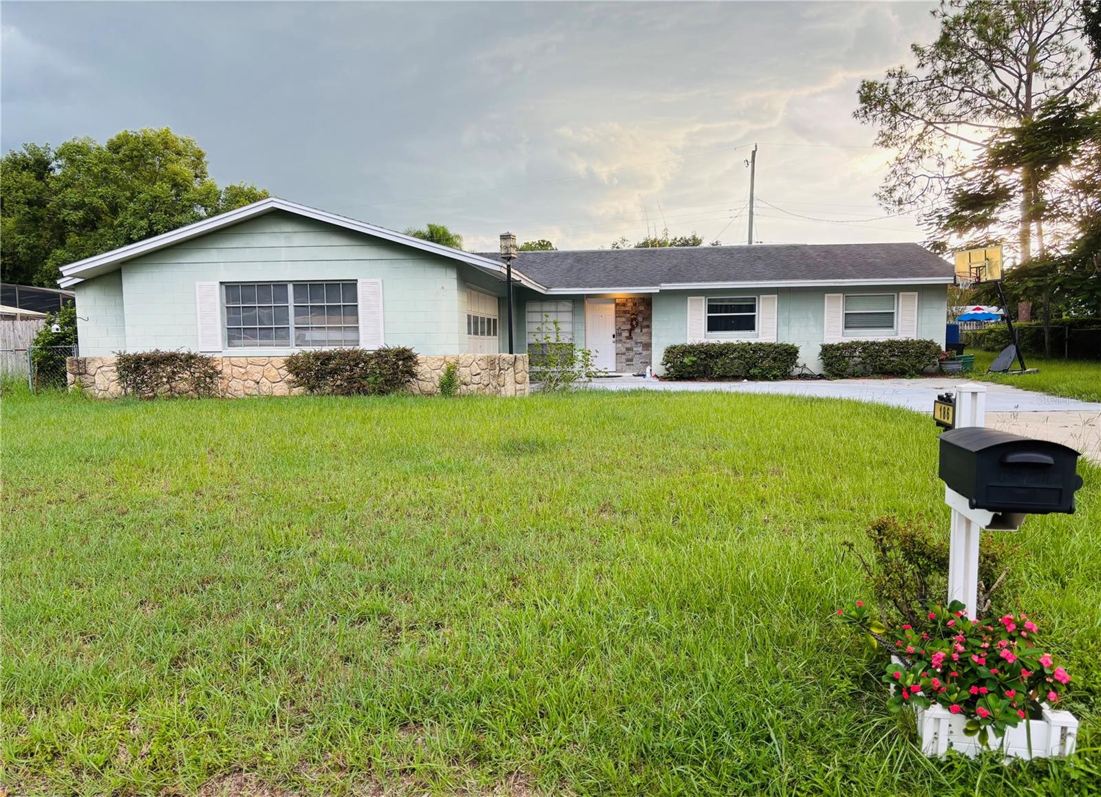 Bring your vision and transform this spacious single-family home into your dream retreat! This home offers the perfect opportunity for buyers looking to add their own personal touch. Enjoy Florida living with your own private, solar heated in-ground pool, screened Florida room and fenced ample backyard ideal for relaxing, entertaining or enjoying the sunshine year-round. Inside the home offers a flowing floor plan, generous bedroom sizes and plenty of natural light.
Perfectly situated near Lake Mary Boulevard, with quick access to all major highways, shopping, dining and top-rated schools, this property combines convenience with potential.
With some TLC, this property can truly shine, whether you are a first-time buyer, investor or someone ready to design their dream home!
Don't miss your chance to make it yours!