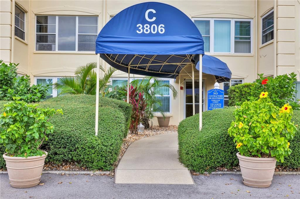 Available May-December with a 90 Day minimum at $2,800 per month plus taxes and fees booked for 2024 season.
Welcome to Seaside Dream! Beautifully furnished and decorated, 2 bedrooms, 2 bath condo located in Beach Harbor Club on Longboat Key. If you enjoy resort-style living, then the Beach Harbor Club is for you! Situated on Sarasota Bay, you will enjoy refreshing breezes which will entice you to utilize the available kayaks and kayak lift, boating, and fishing pier, and head out to enjoy the beach with private access to the sandy beaches of the Gulf of Mexico. In addition to the oversized heated pool, Beach Harbor Club has a new fitness center and a library/media room. Elevator accessible and assigned parking complement the amenity package. This second-floor unit is centrally located and minutes away from urban activities. The master bedroom features a queen bed, a TV, a walk-in closet, and an unsuited bathroom. The second bedroom features twin beds, a TV, and plenty of space for your personal belongings. The fully equipped kitchen is the perfect place to prepare all your favorite meals and treats. The spacious living and dining areas are ideal for relaxing and enjoying the beach breeze. When you are ready to explore, head out to the nearby white sandy beaches of Lido Key or Siesta Key -the choice is yours. The world-famous St. Armand’s Circle is located just a couple miles away and offers endless boutique shopping and dining experiences, or you can enjoy an array of artistic events in Downtown Sarasota, such as the Sarasota Opera, the Sarasota Orchestra, ballet, theatre, the infamous Ringling Art Museum, Maria Selby Botanical Gardens, and Marina Jacks for boat tours. If you love outdoor adventures, come get lost amid the labyrinth of mangrove tunnels and explore their unique ecosystem aboard a rented kayak or stand-up paddleboard in South Lido Beach Park, or hike the Northern Nature Trail. This area seamlessly combines the energy and vibe of Downtown Sarasota cosmopolitan life with a seaside paradise that you do not want to miss. One visit to this St. Armand’s retreat and you will not want to leave. Come, enjoy Florida living at its best! House Rule: No smoking. No burning candles inside of lodging. No parties. No pets, no exceptions, per HOA.
**30 day processing for application with the HOA.
**Taxes and fees not included.
