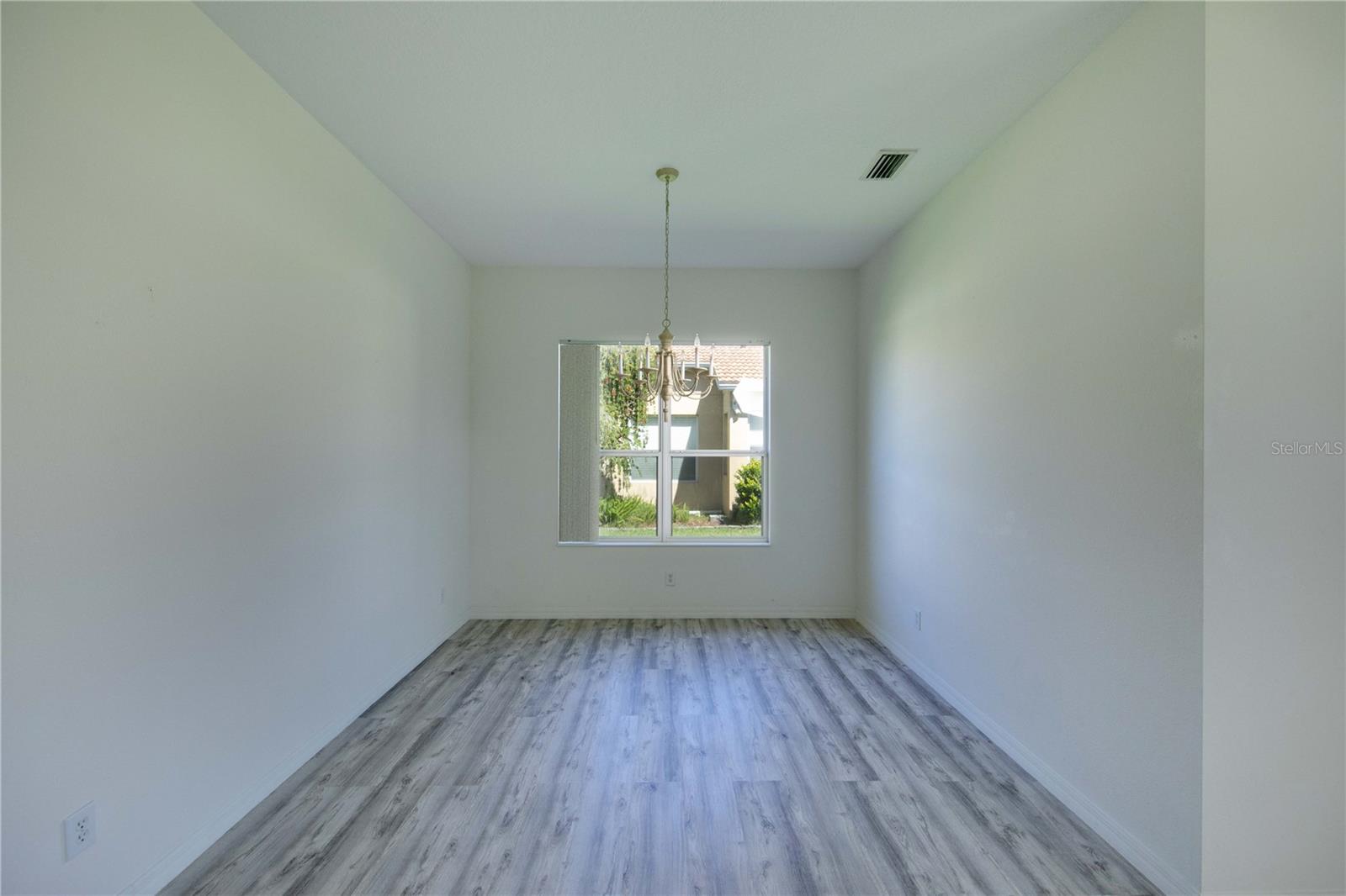 VILLAGES AT PINETREE SPRUCE PI - Residential Lease