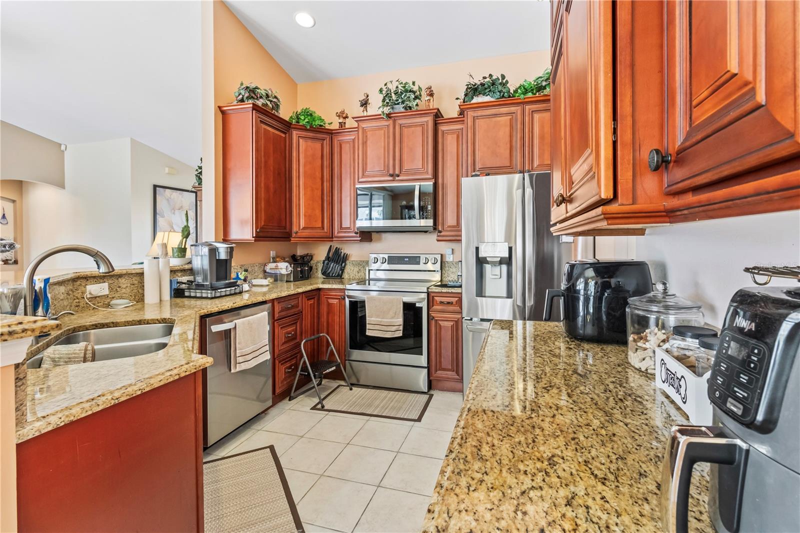 2857 SW 25TH AVENUE, CAPE CORAL, FL, 33914/$399,000 3 2857 SW 25TH AVENUE