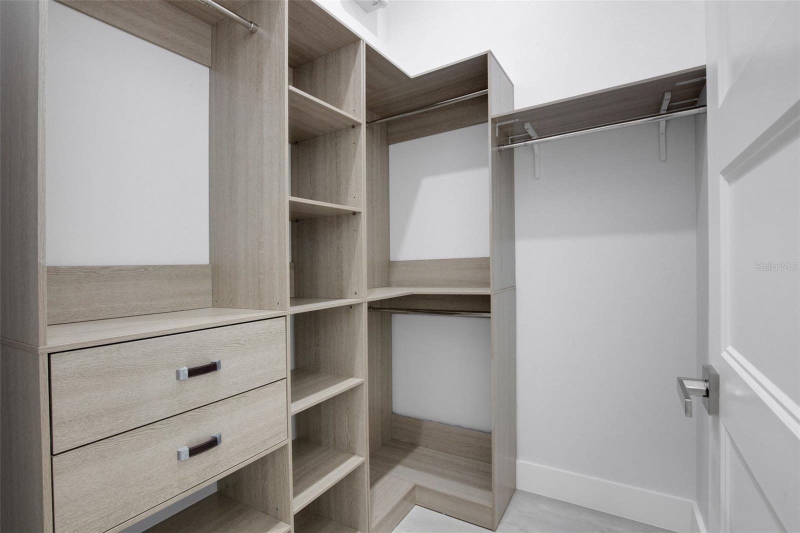 VENICE BY-WAY - Residential