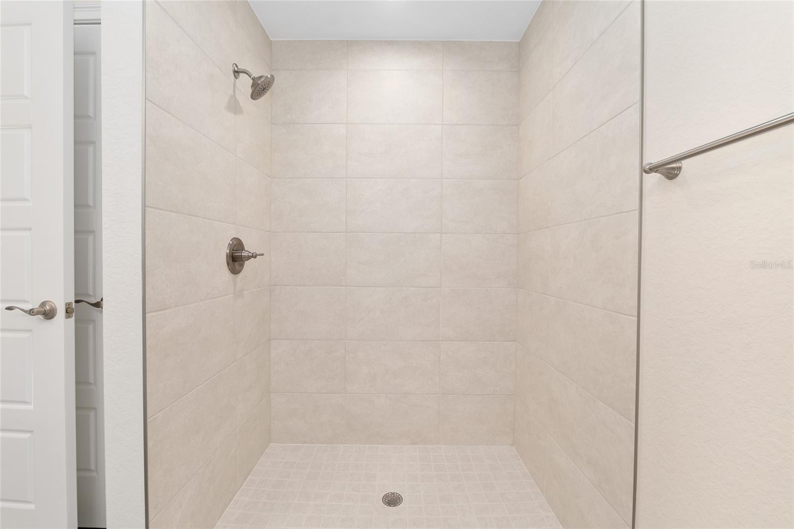 SILVER SPRINGS SHORES UN 24 - Residential