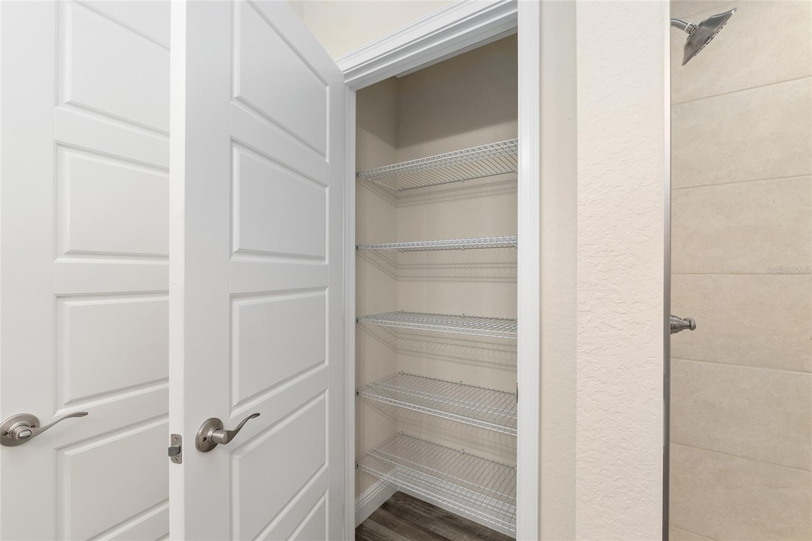 SILVER SPRINGS SHORES UN 24 - Residential