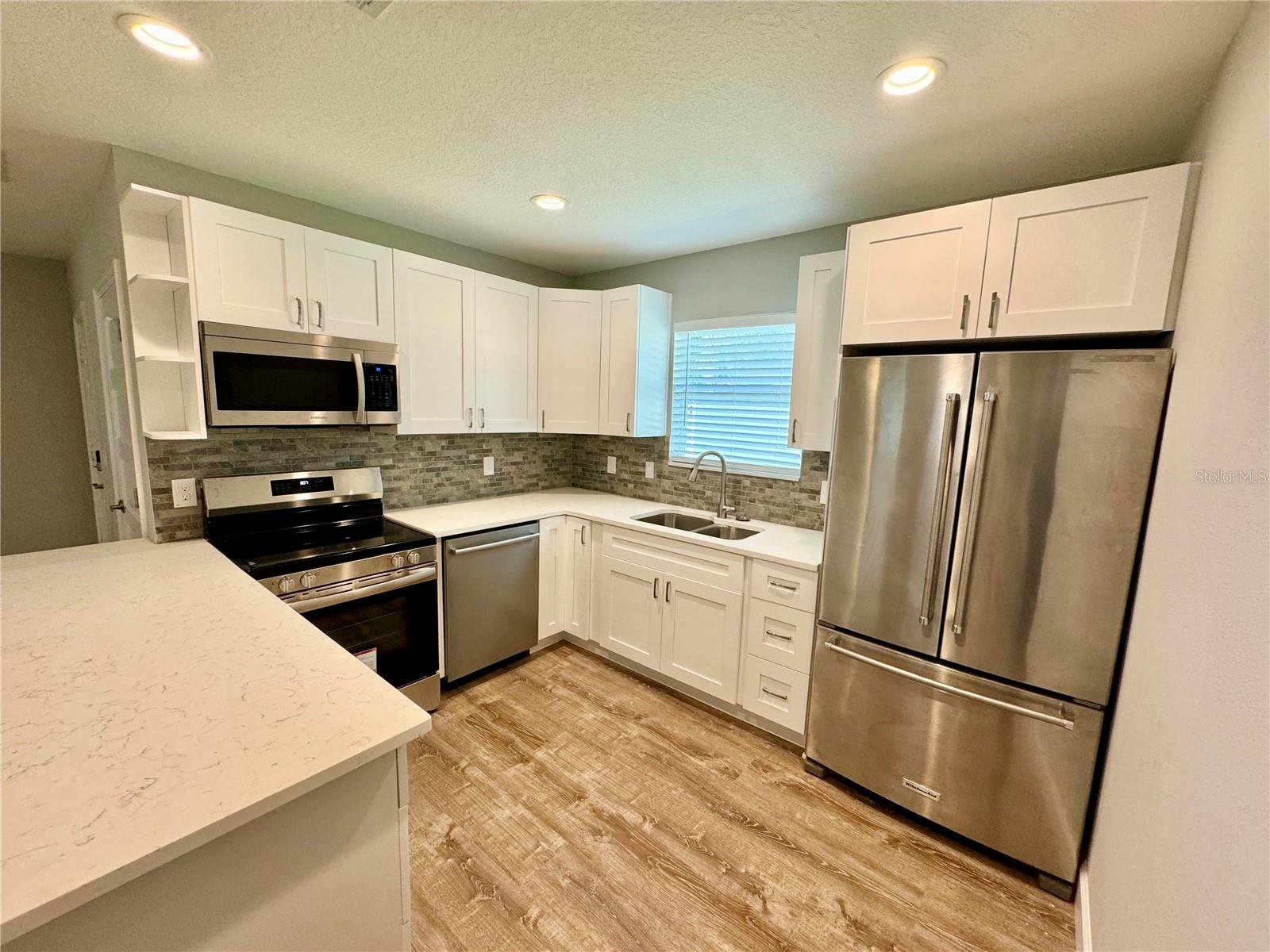 HIGHLAND GROVES - Residential