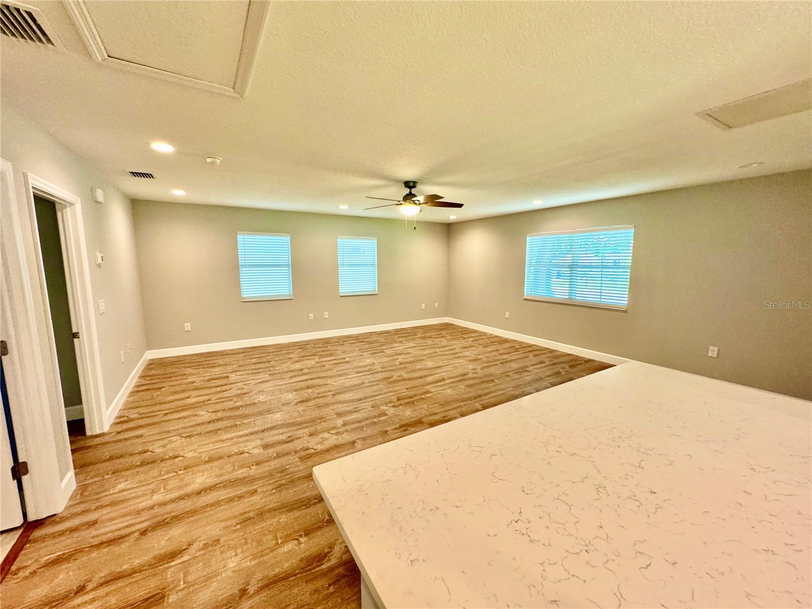 HIGHLAND GROVES - Residential