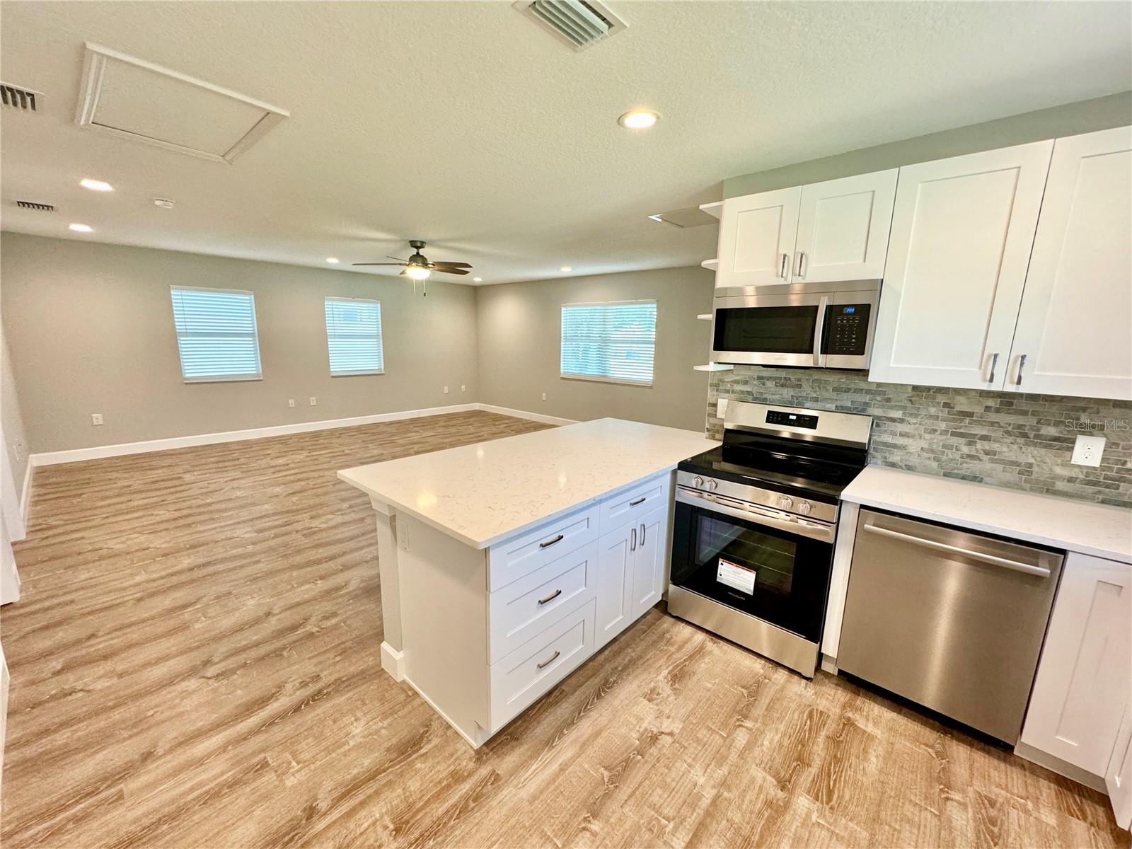 HIGHLAND GROVES - Residential