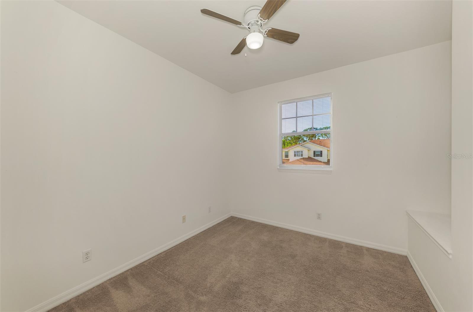 TOWNS AT LAKESIDE - Residential