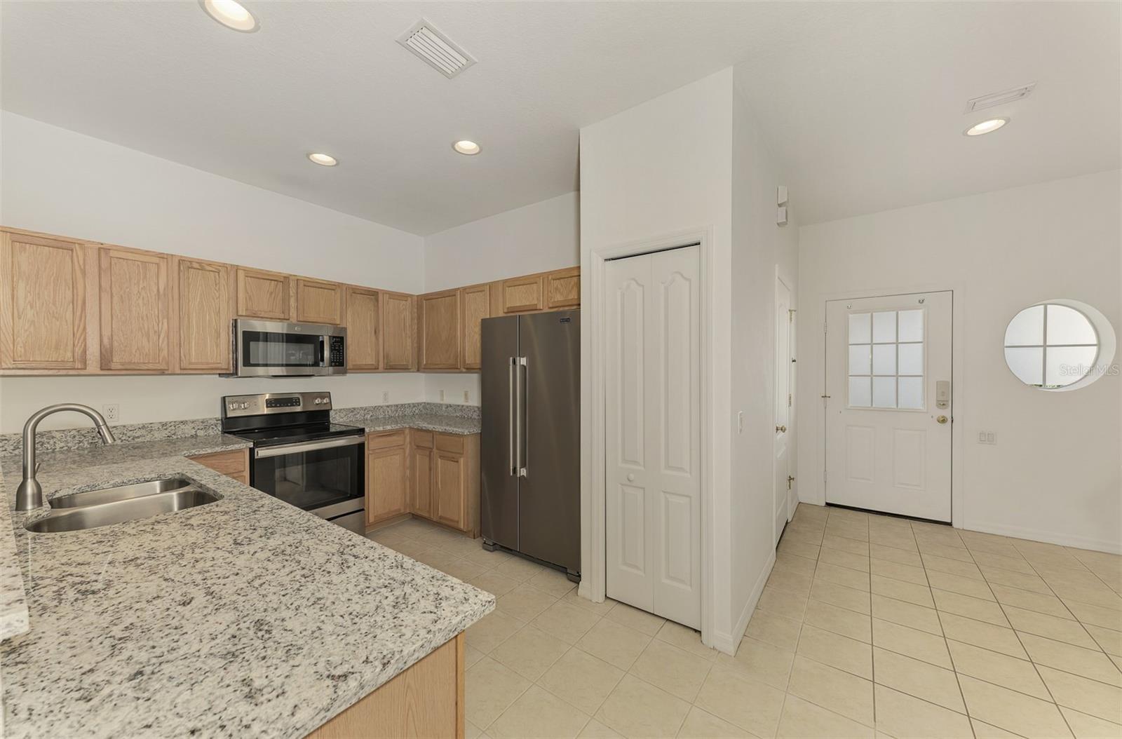 TOWNS AT LAKESIDE - Residential