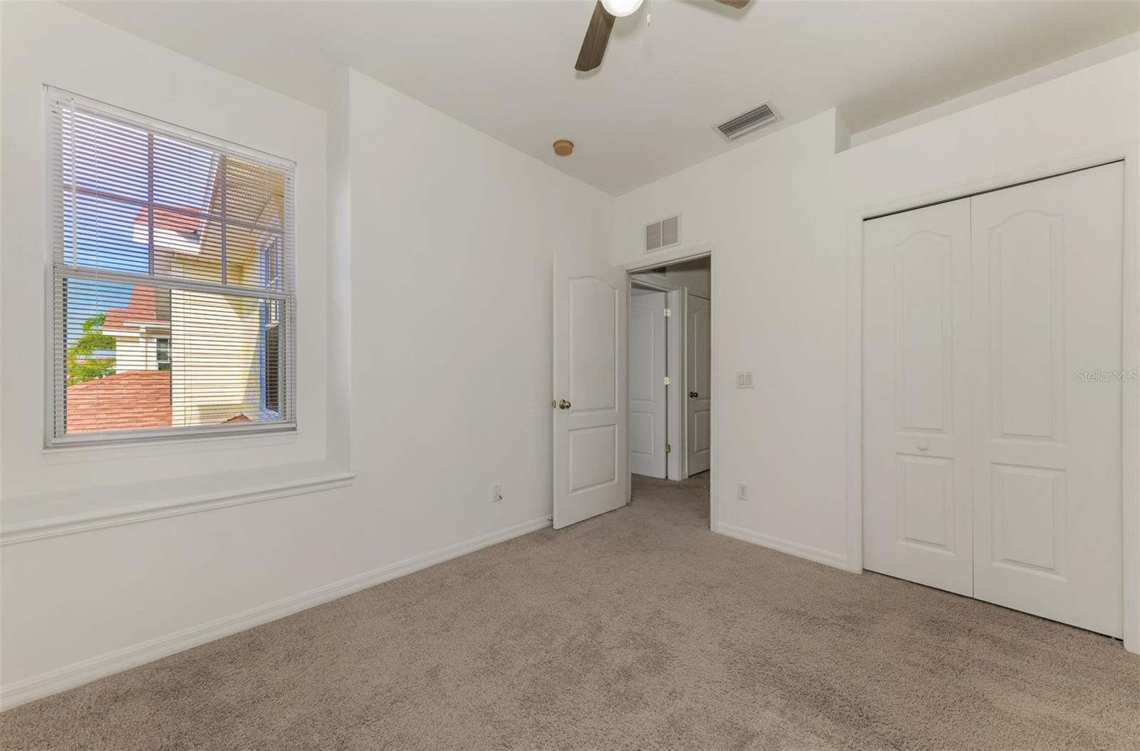 TOWNS AT LAKESIDE - Residential