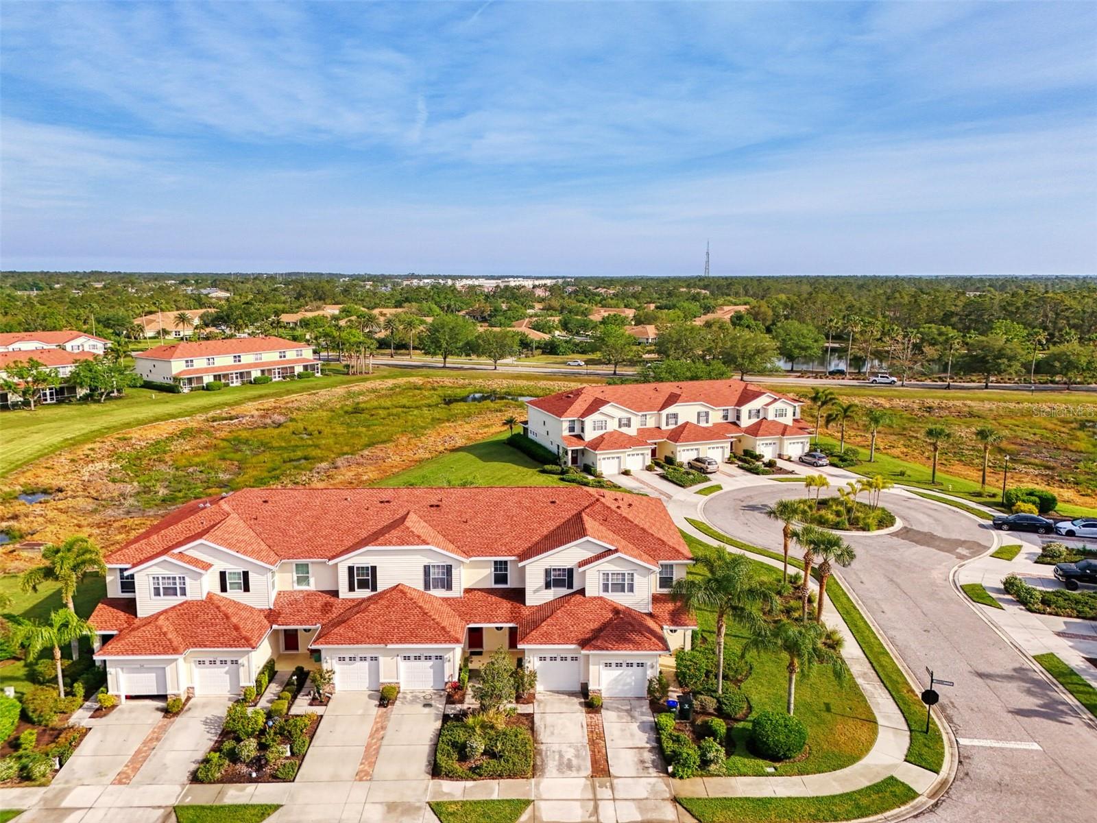 TOWNS AT LAKESIDE - Residential