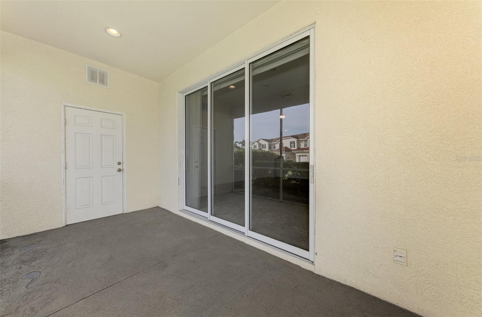 TOWNS AT LAKESIDE - Residential