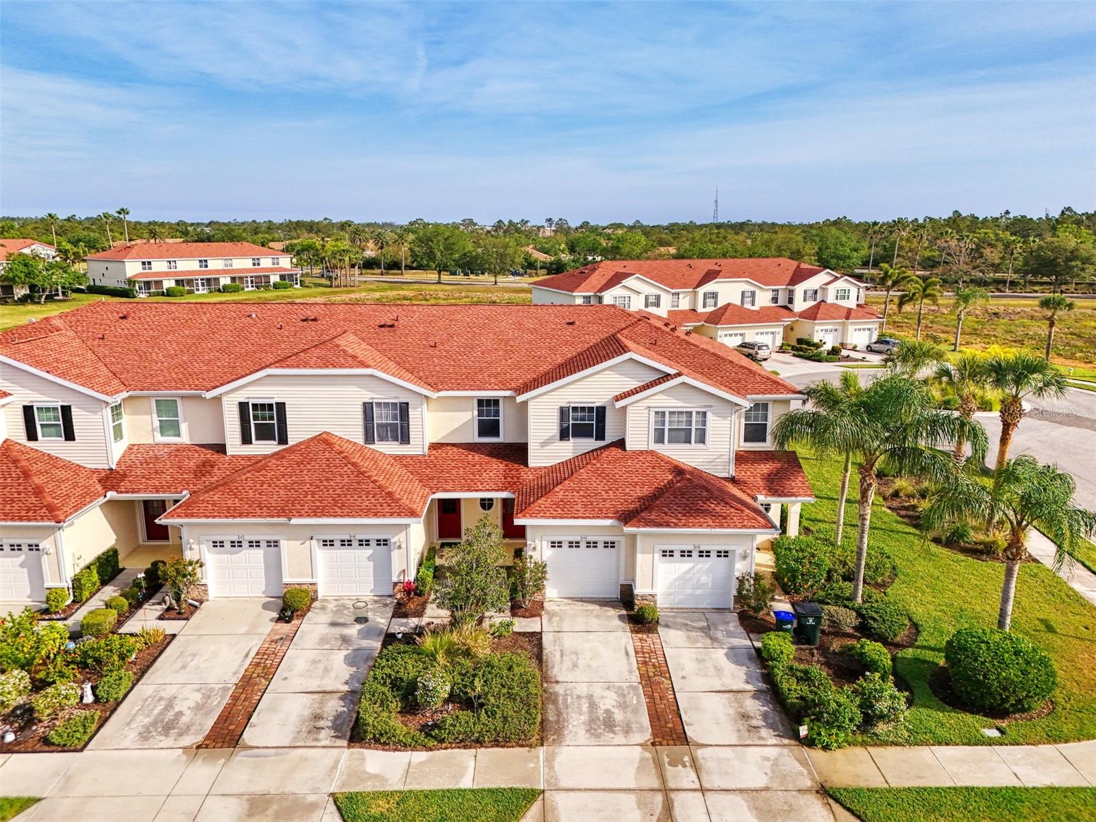 TOWNS AT LAKESIDE - Residential