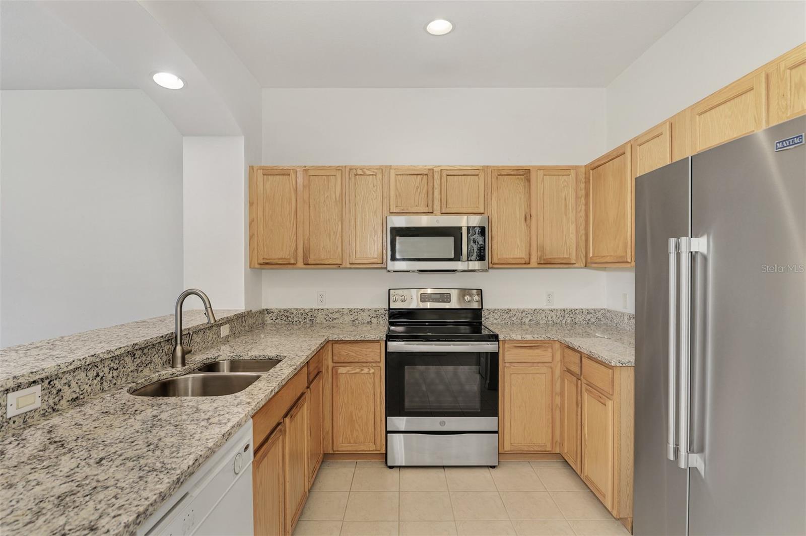 TOWNS AT LAKESIDE - Residential