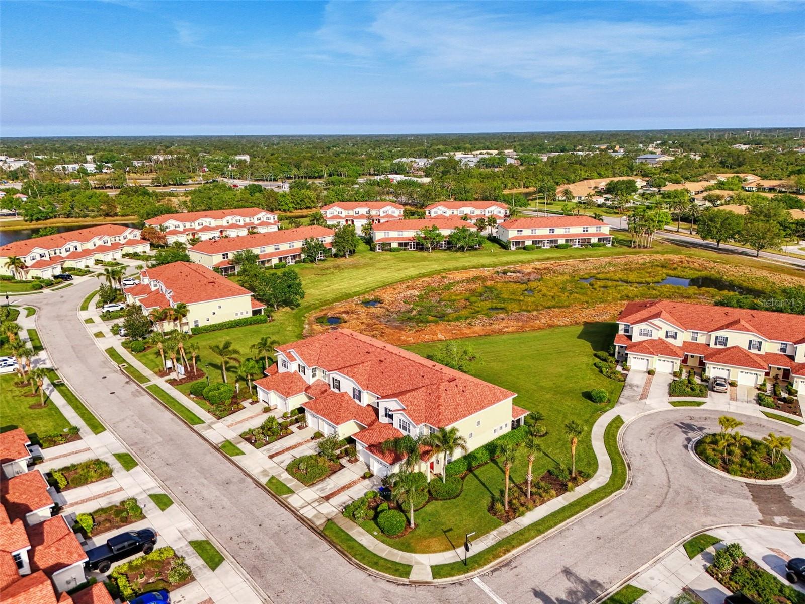 TOWNS AT LAKESIDE - Residential