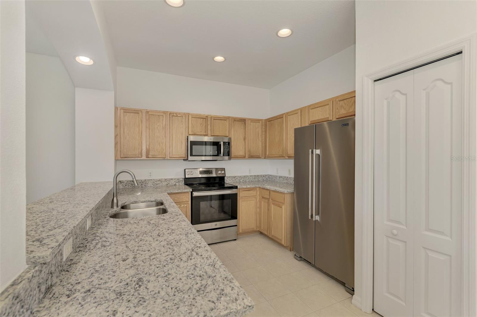 TOWNS AT LAKESIDE - Residential